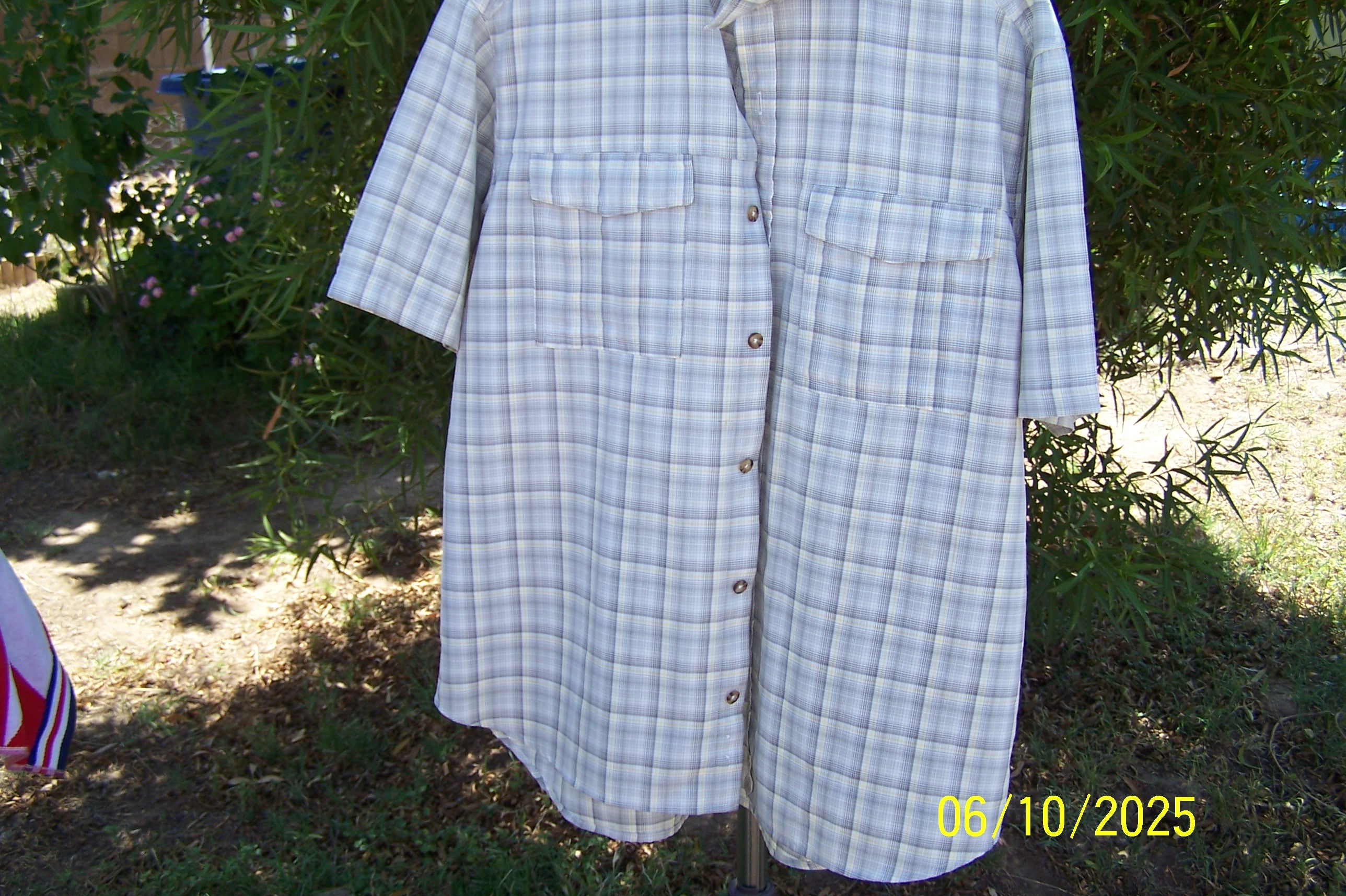 Huk Men's Tide Point Button-Down Short Sleeve Fishing Shirt ( Icon) Vented back, Windsurfer Mini Plaid, Style 8117