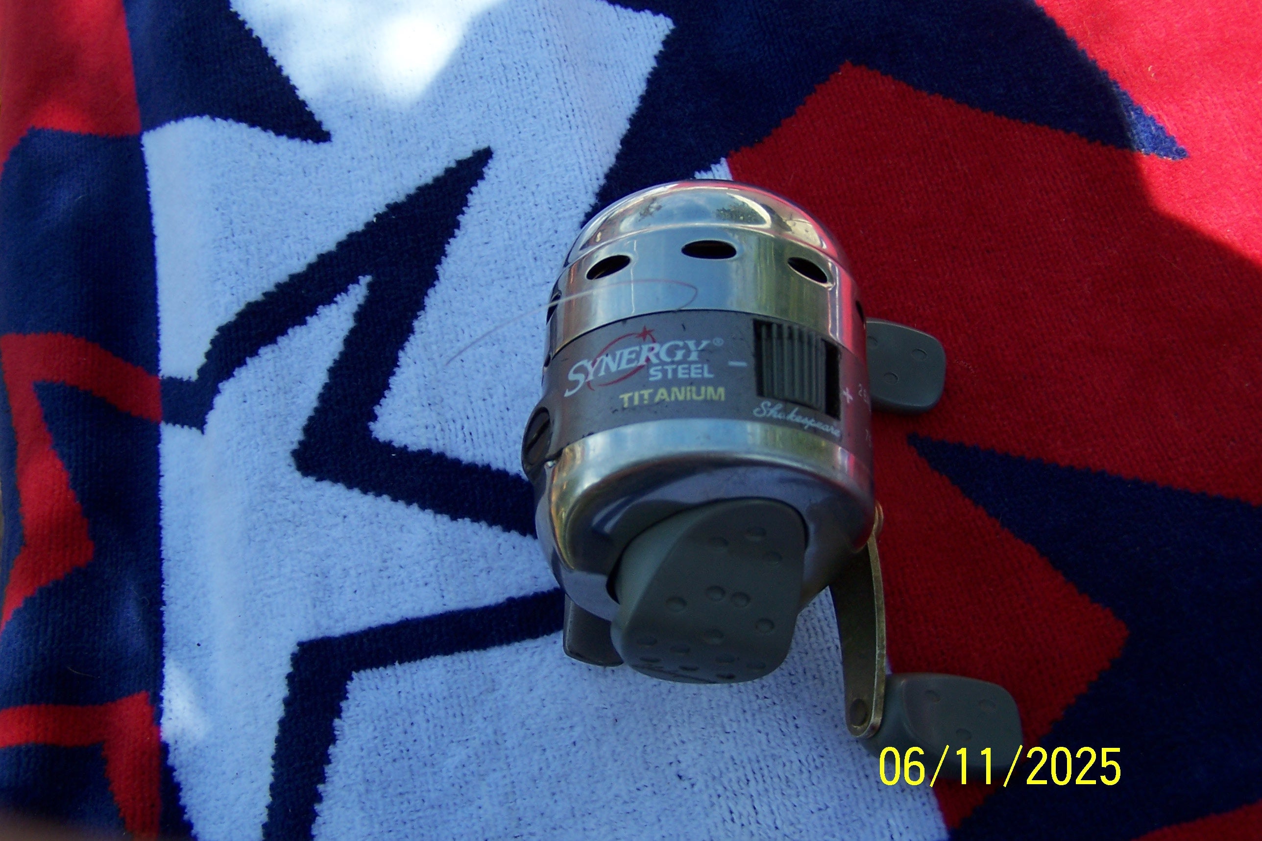 Vintage Synergy Steel Titanium Shakespeare (2002TI) Spin cast Reel