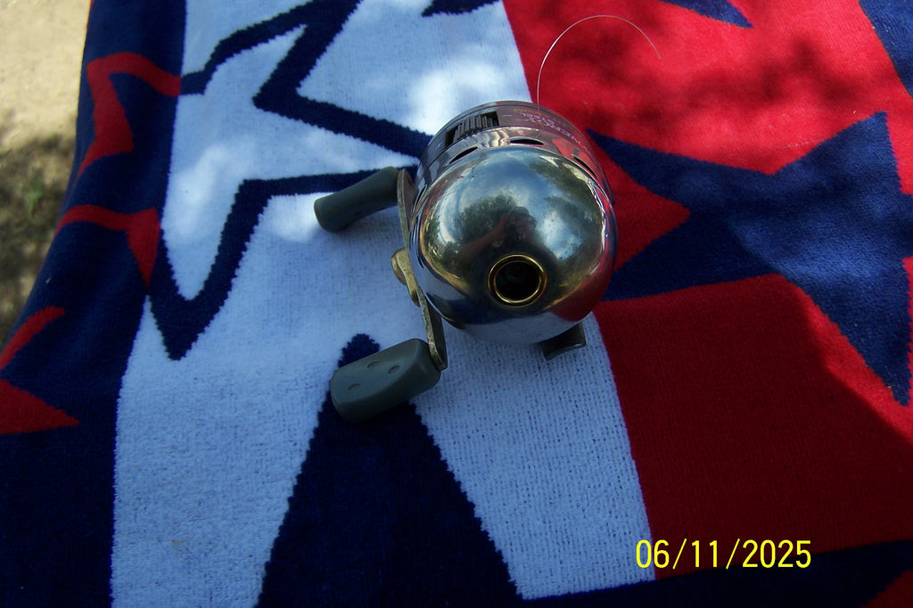 Vintage Synergy Steel Titanium Shakespeare (2002TI) Spin cast Reel