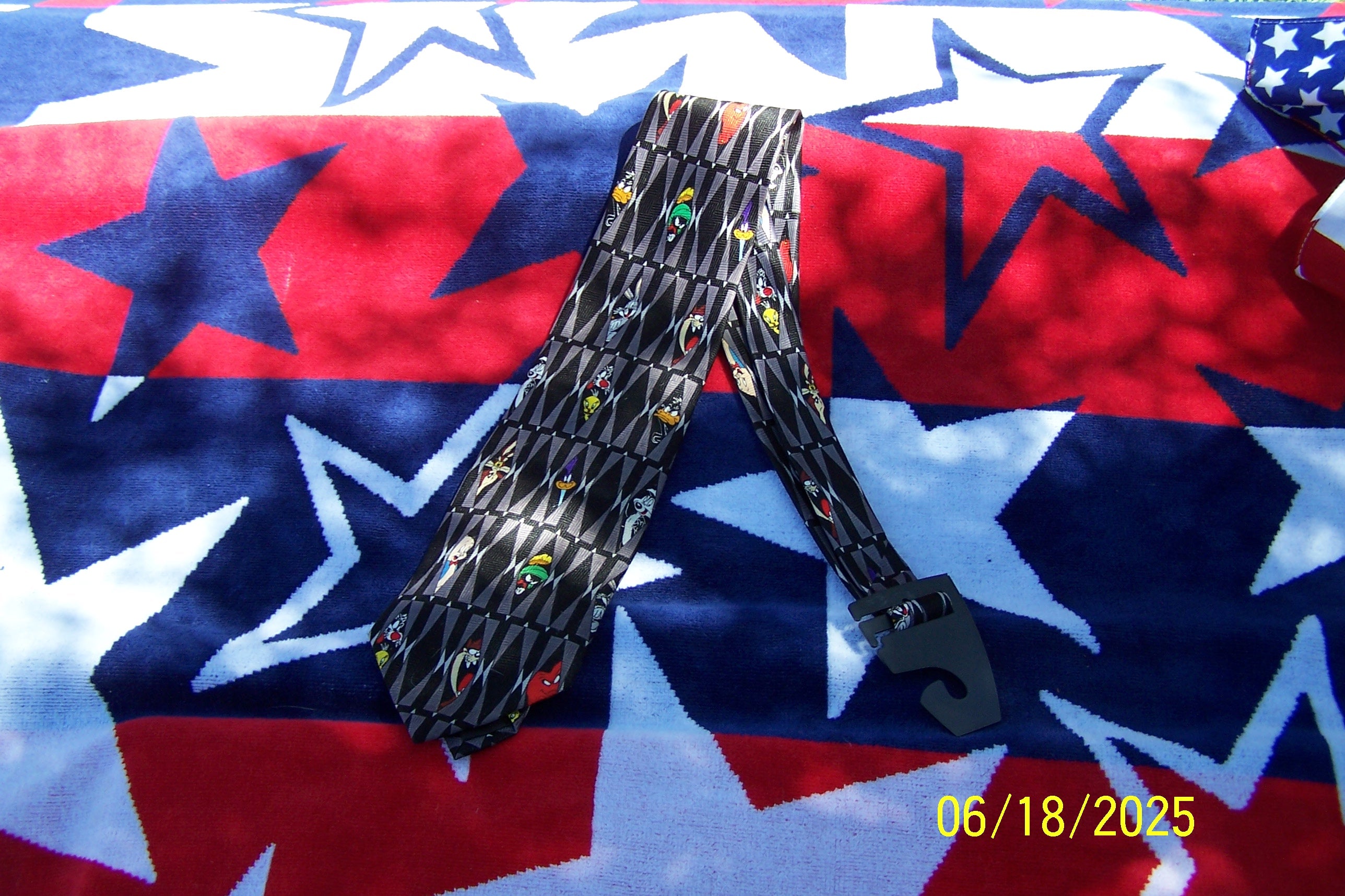 Vintage Looney Tune Necktie Warner Bro Cartoon Characters 2000
