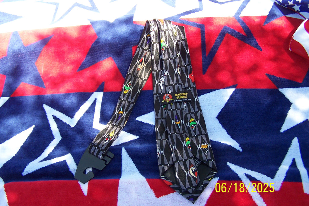 Vintage Looney Tune Necktie Warner Bro Cartoon Characters 2000