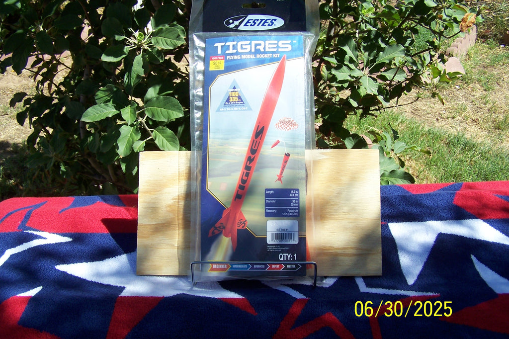 Estes Tigers Flying Model Rocket kit EST0811